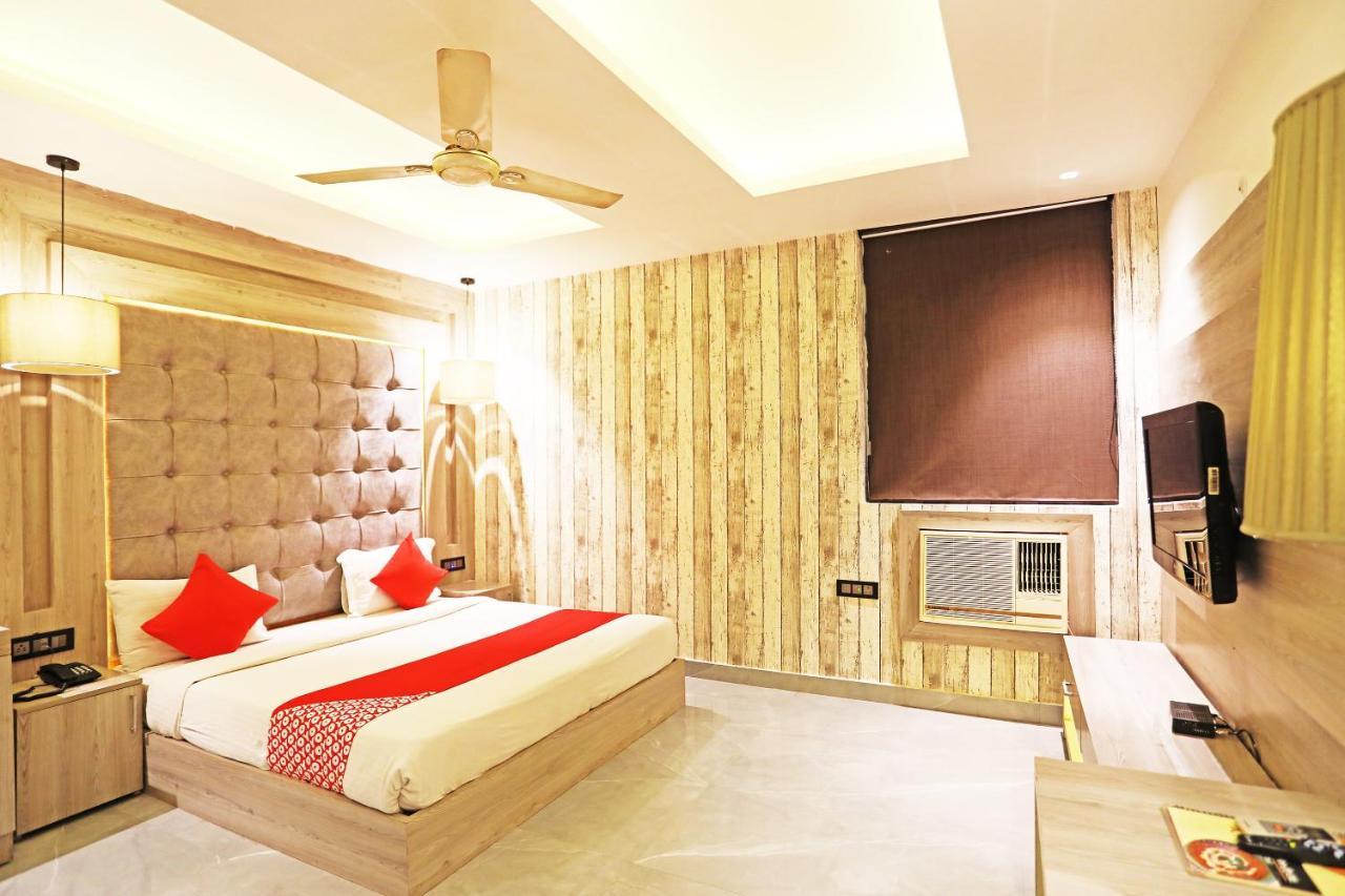 Fabhotel Ronald Inn Faridabad Exterior photo