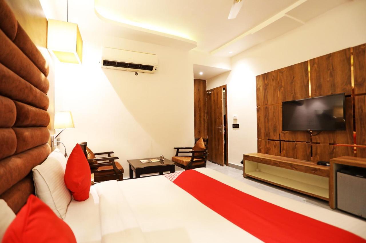 Fabhotel Ronald Inn Faridabad Exterior photo