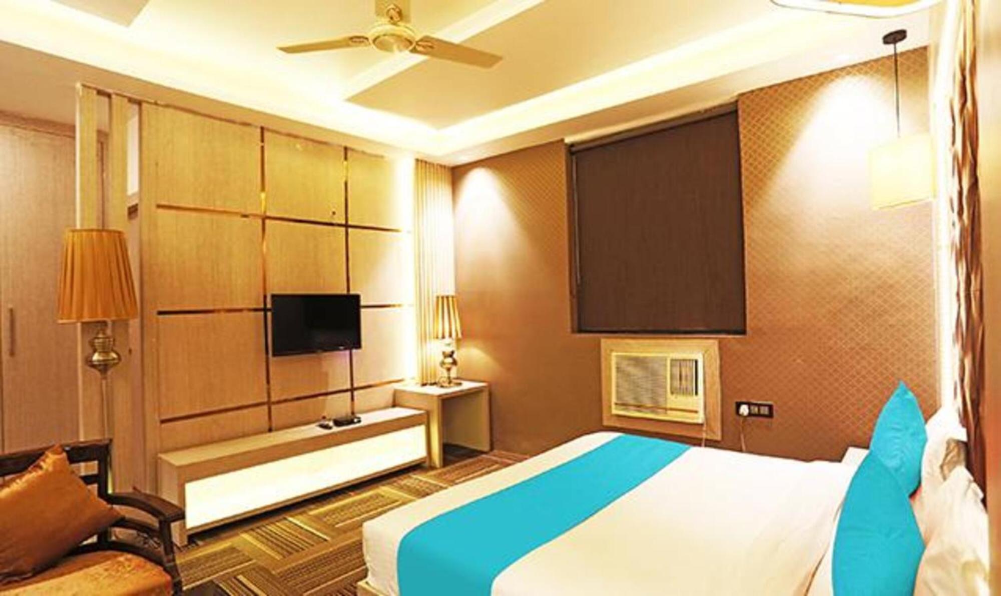Fabhotel Ronald Inn Faridabad Exterior photo