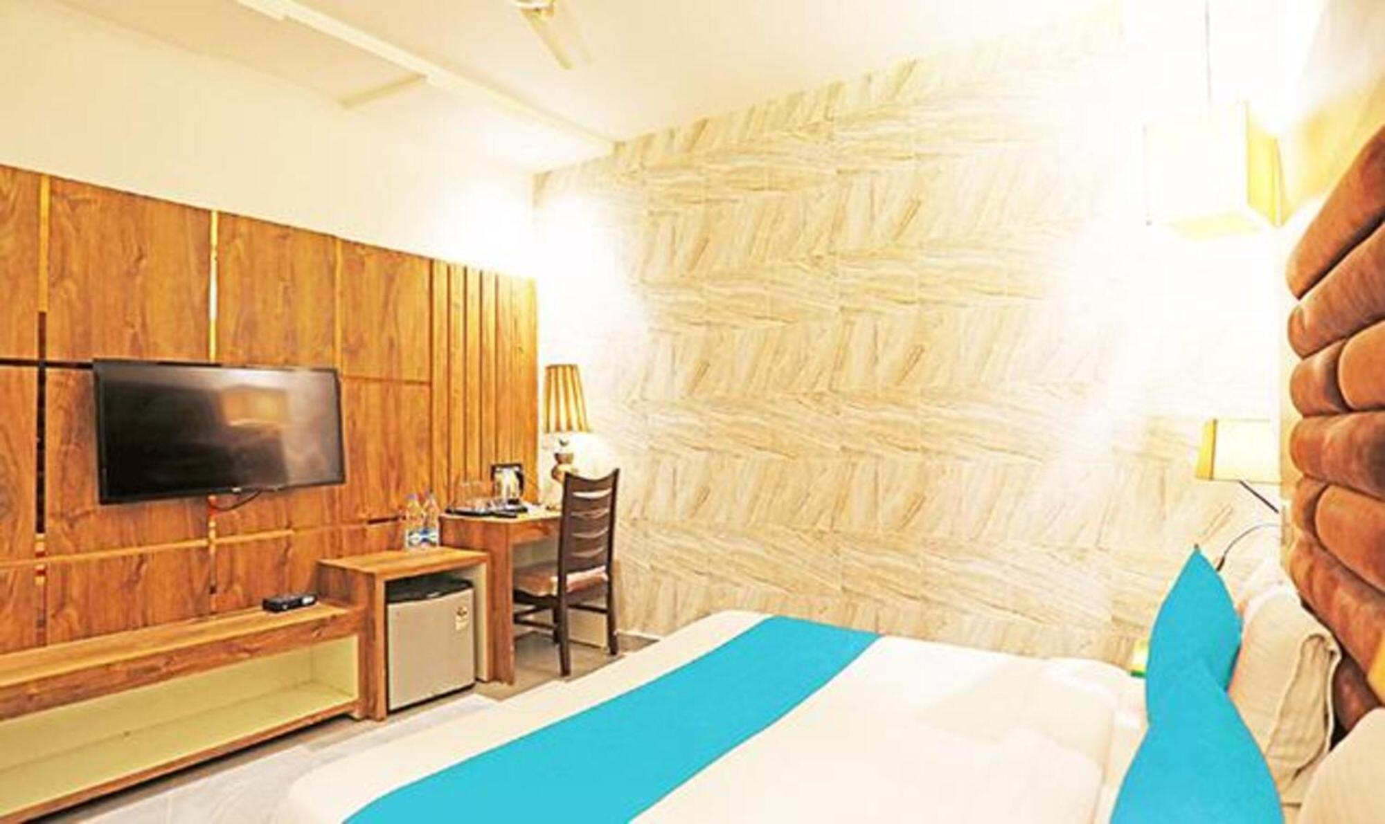 Fabhotel Ronald Inn Faridabad Exterior photo