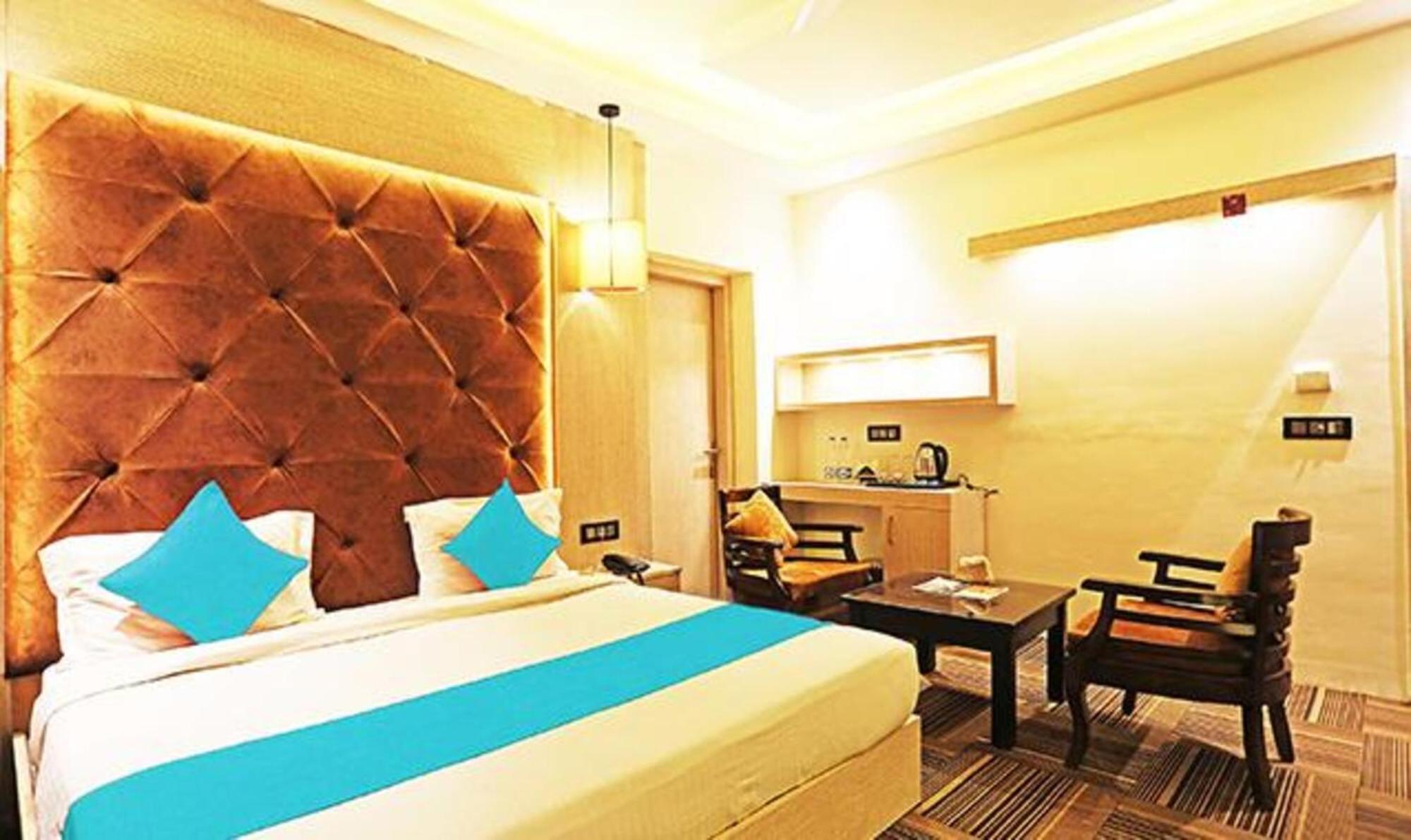 Fabhotel Ronald Inn Faridabad Exterior photo
